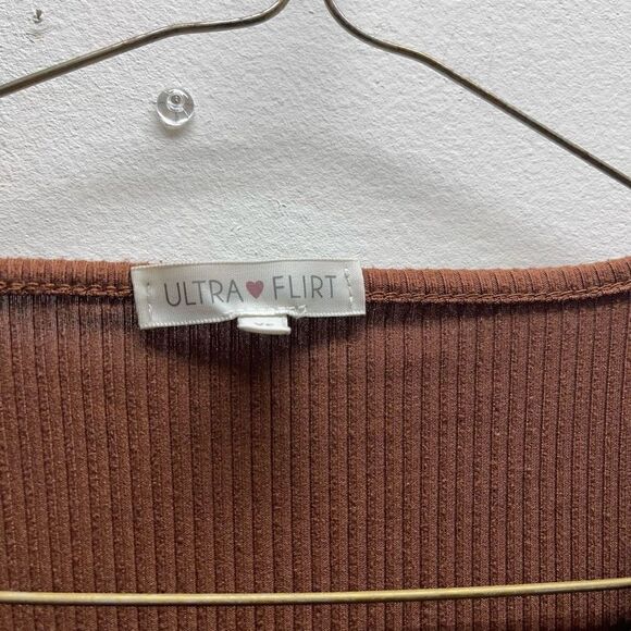 Ultra Flirt - String Top V-Neck - Picture 4 of 4